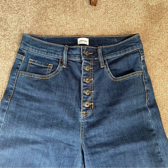 🌼High Rise Flared Leg Jean🌼 - Picture 3 of 5